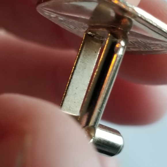Vintage cufflinks gold tone cuff links basketweave texture - Picture 8 of 9